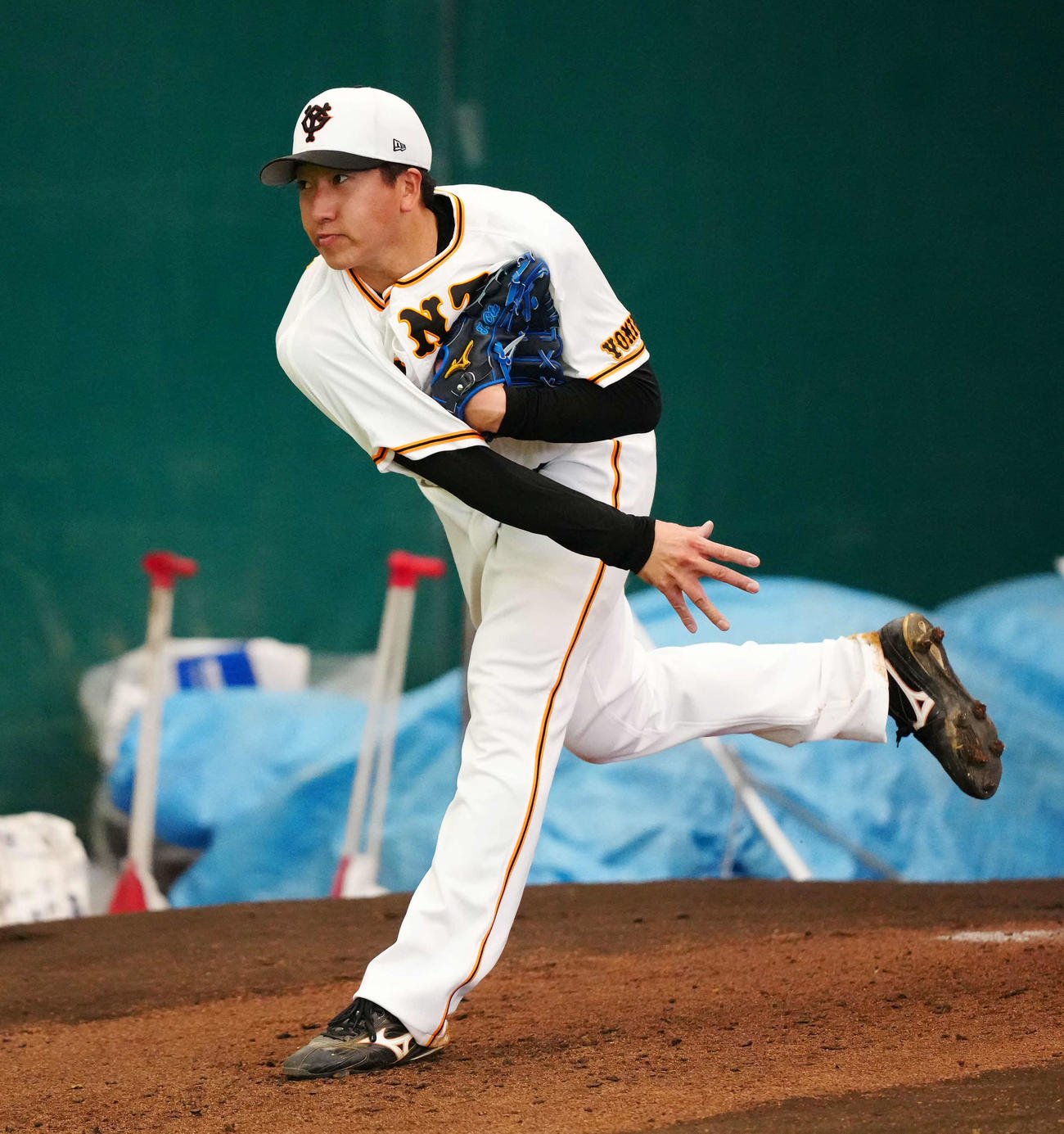 ブルペン投球する巨人ドラフト1位の大勢（撮影・江口和貴）