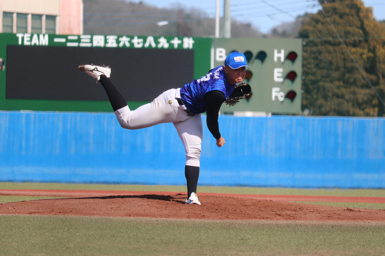 3回3安打1失点と好投した亜大の青山（撮影・保坂淑子）
