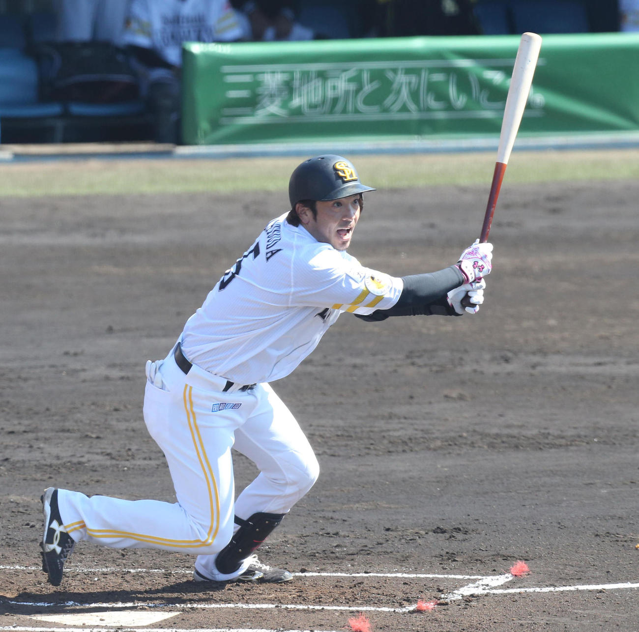 ソフトバンク対ロッテ　1回裏ソフトバンク無死に、三塁、松田宣浩は右越えに2点適時二塁打を放つ（撮影・梅根麻紀）