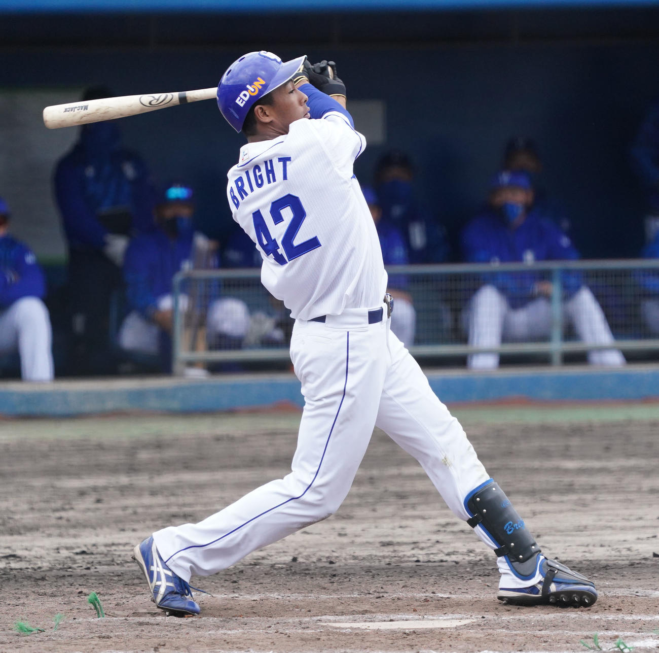 練習試合中日2軍対DeNA2軍　9回裏中日2死満塁、中前2点適時打を放つブライト健太（撮影・森本幸一）