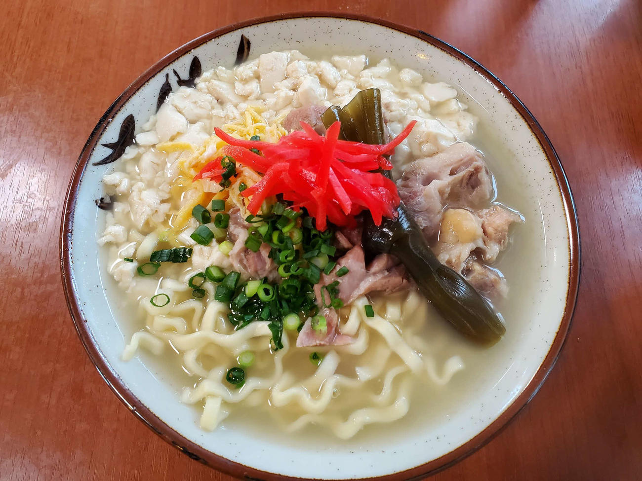「高江洲そば」の名物「ゆしどうふそば」