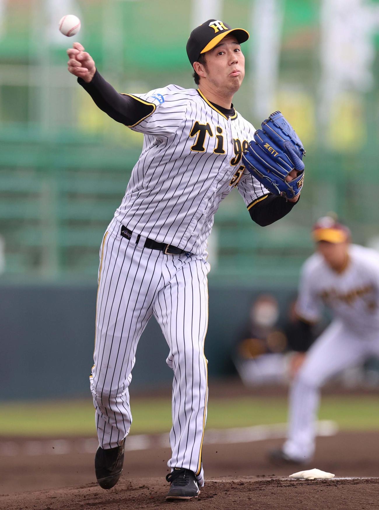 紅白戦　1回表紅組1死一塁、木浪を牽制で刺す青柳晃洋（撮影・上田博志）