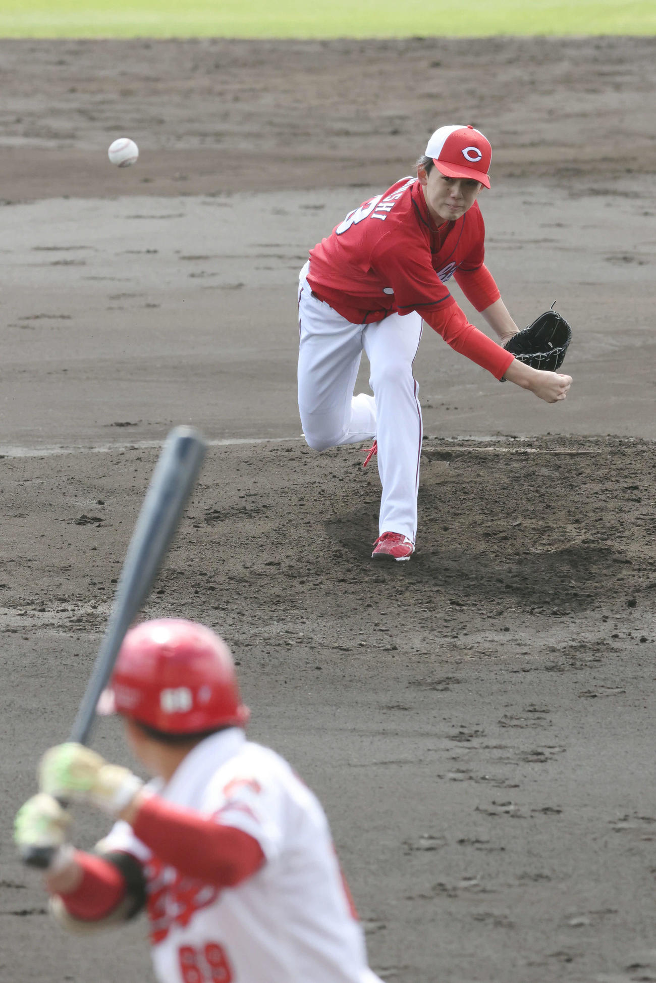 広島紅白戦　紅組の小林（撮影・加藤孝規）