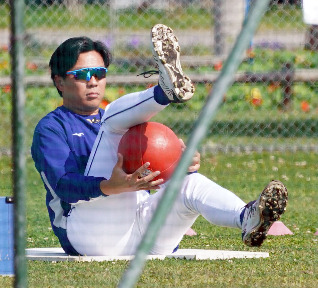 登板へ向け調整する中日大野雄（撮影・森本幸一）