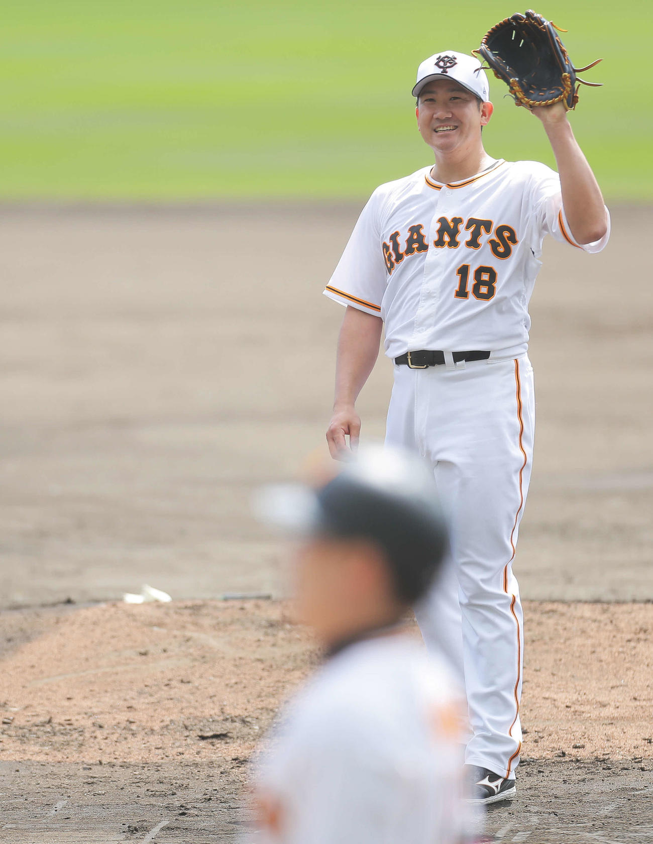 シート打撃で笑顔を見せる巨人菅野（撮影・河田真司）