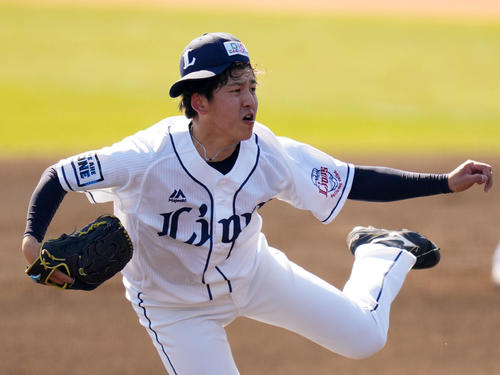 西武対ロッテ　力投する西武先発の隅田（撮影・横山健太）