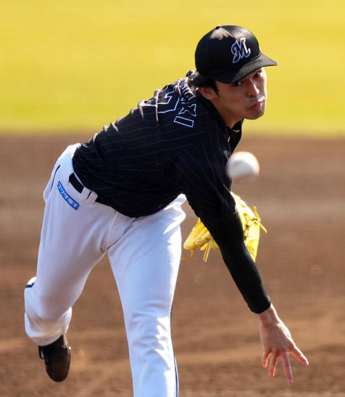 西武対ロッテ　力投するロッテ先発の佐々木朗（撮影・横山健太）