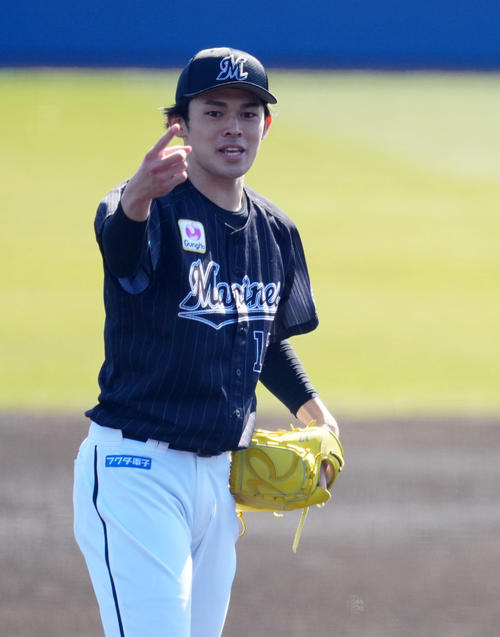 西武対ロッテ　1回裏西武無死、外崎から三振を奪う佐々木朗（撮影・横山健太）