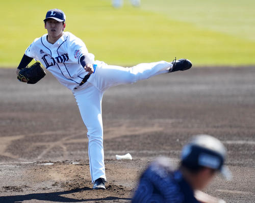 西武対ロッテ　力投する西武先発の隅田（撮影・横山健太）