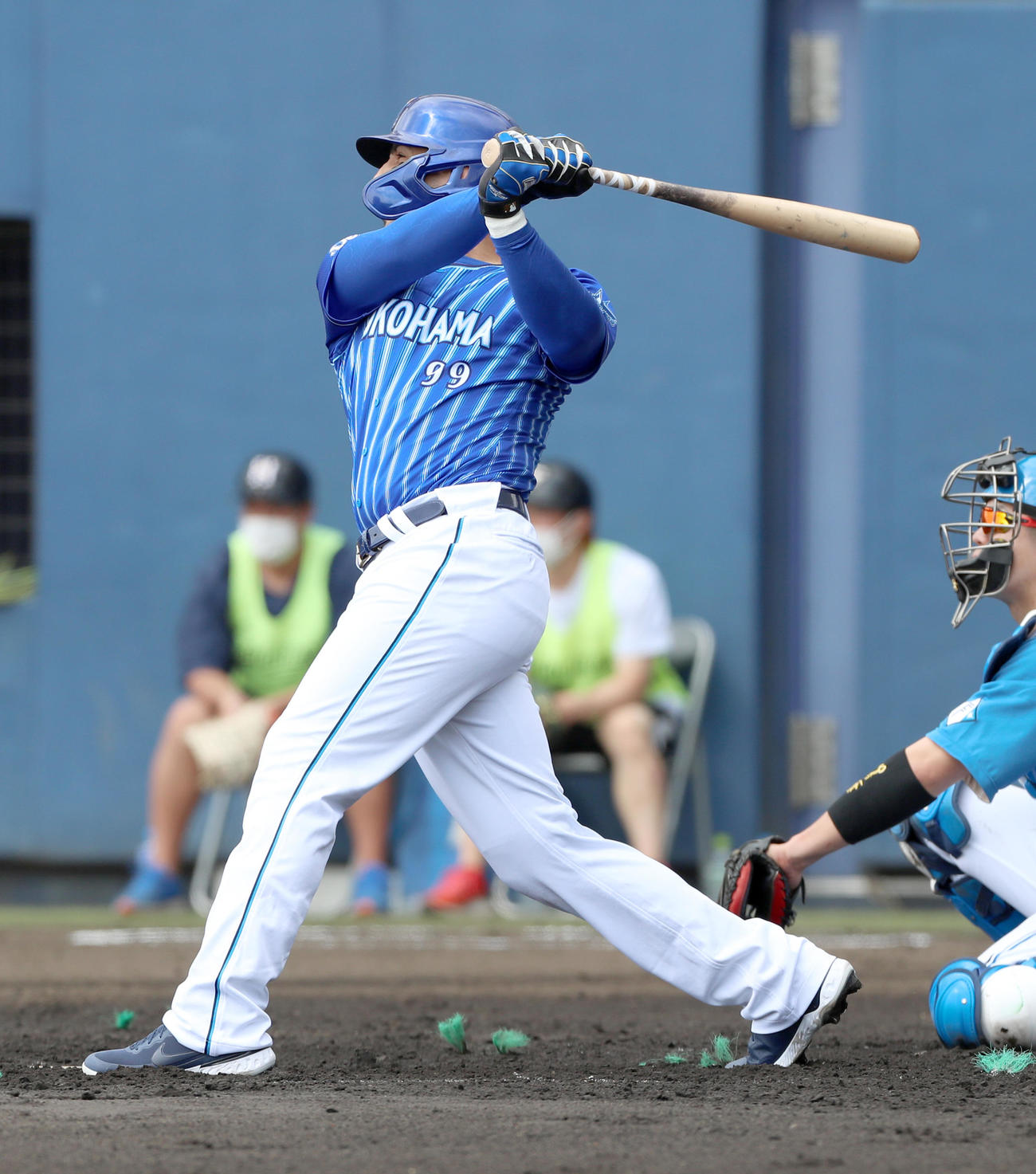日本ハム対DeNA 2回表DeNA2死、ソトは右越え本塁打を放つ（撮影・佐藤翔太）