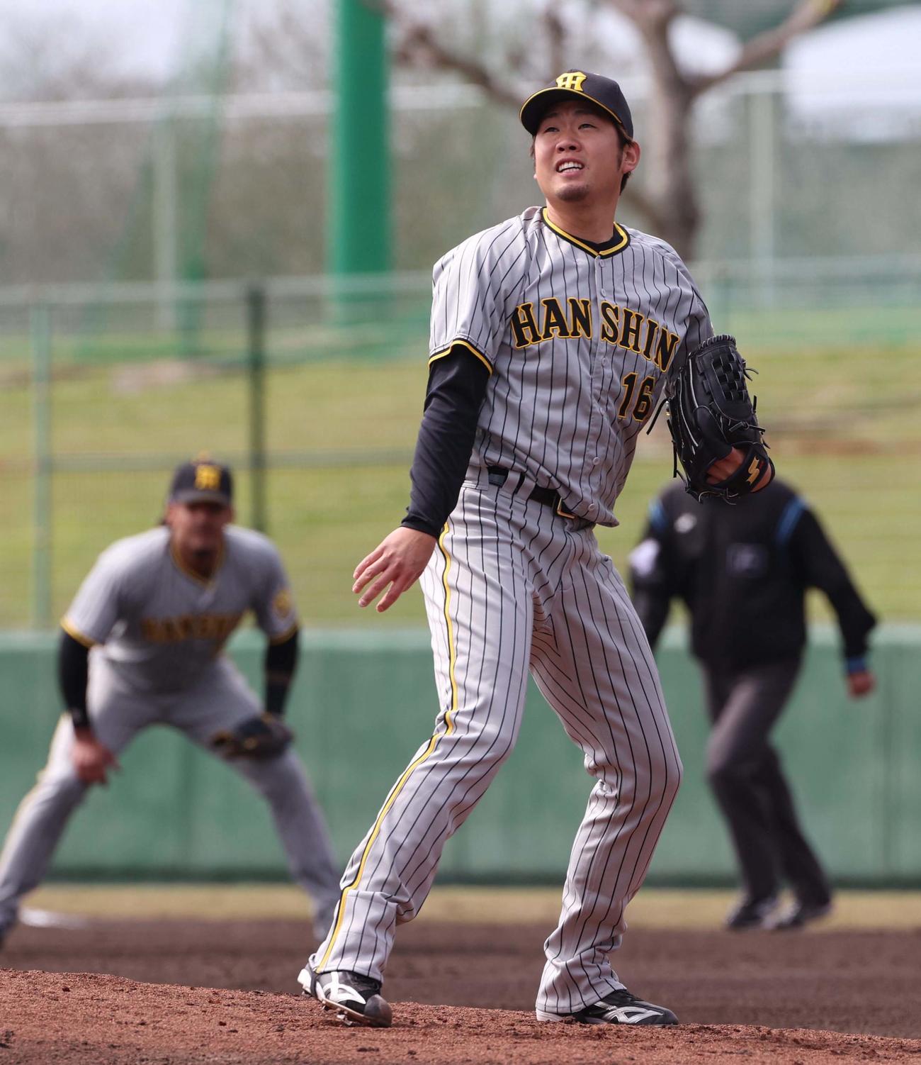 中日対阪神　1回裏中日2死三塁、ダヤン・ビシエドに左前適時打を浴びる西勇（撮影・上田博志）