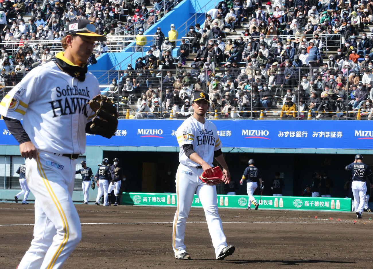ソフトバンク対オリックス　先発した千賀滉大は3回を投げ8安打4失点、渋い表情を見せる（撮影・梅根麻紀）