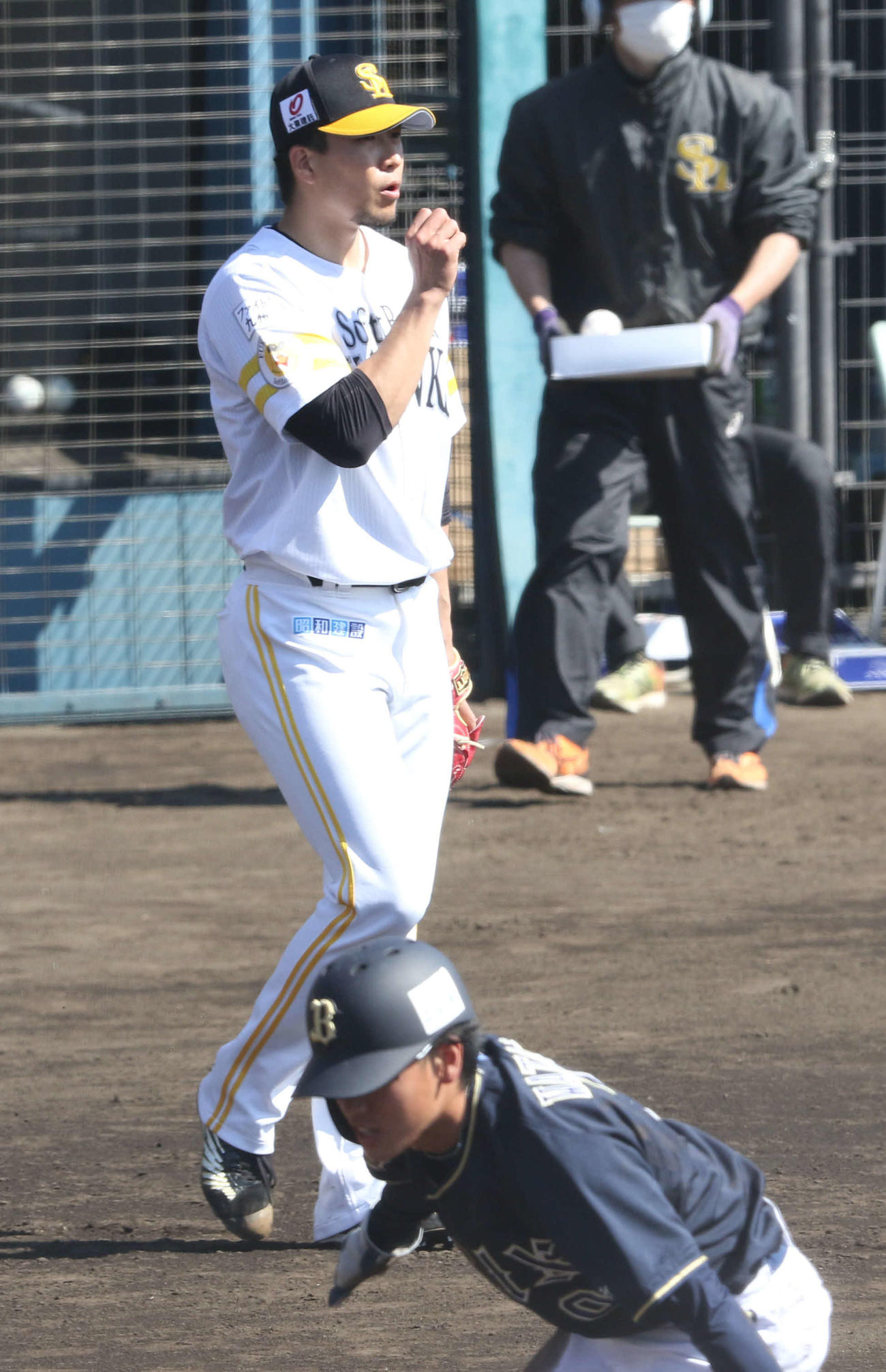 2回、4失点にがっくりの千賀滉大（撮影・渦原淳）