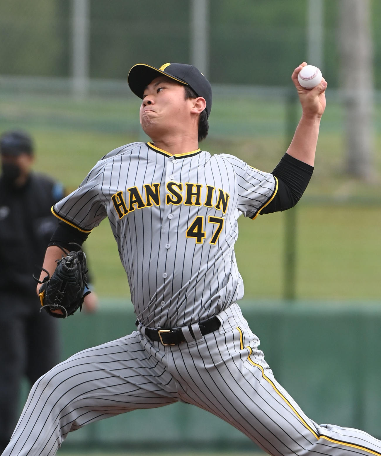 オープン戦中日対阪神　6回裏、阪神4番手で登板する桐敷（撮影・森本幸一）