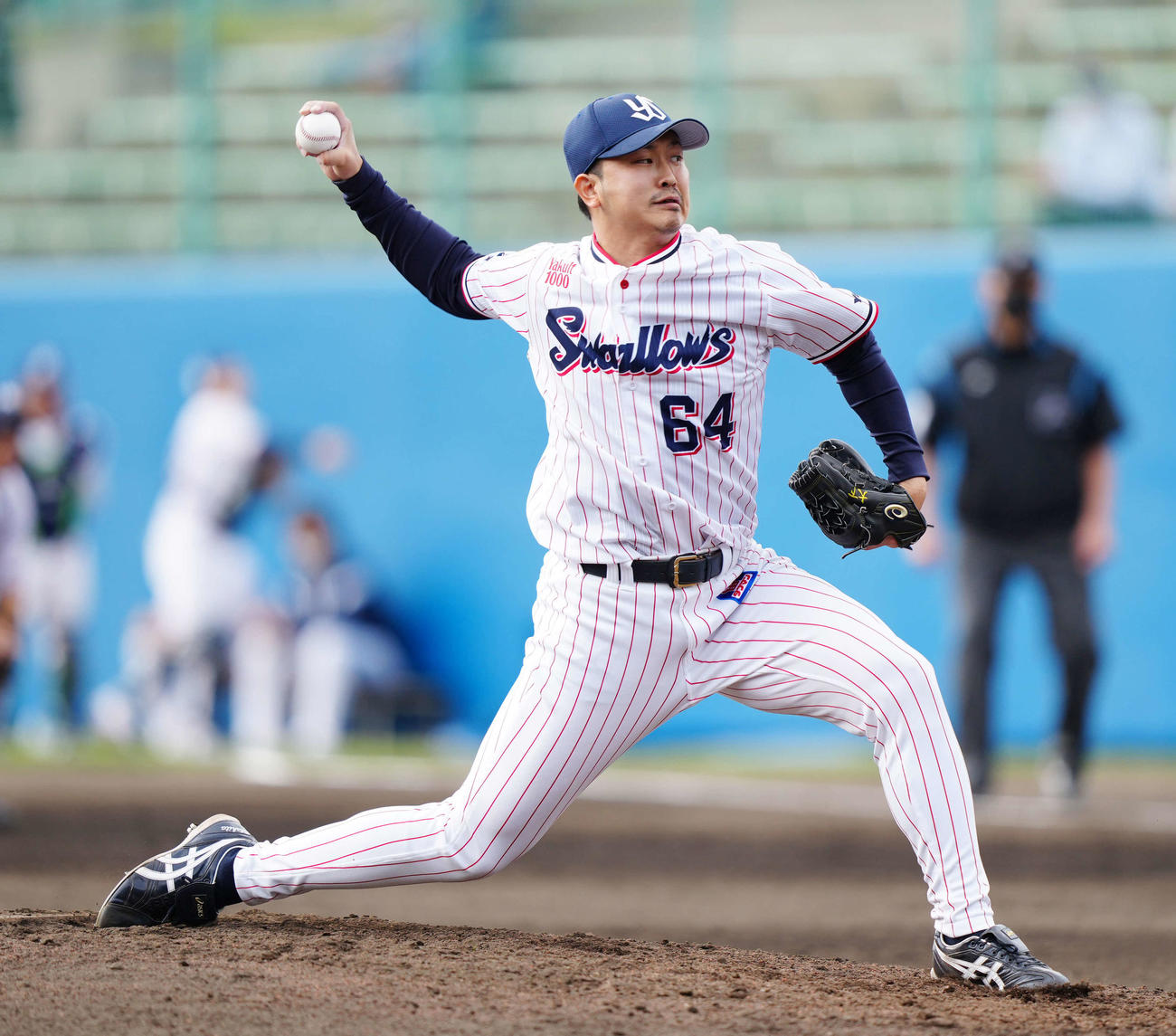 ヤクルト対楽天　ヤクルト6番手の大下（撮影・江口和貴）