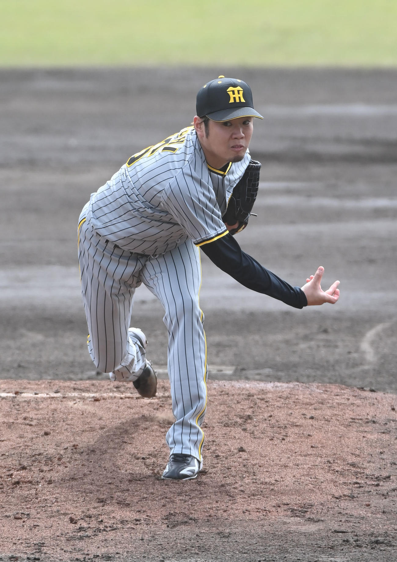 オープン戦中日対阪神　1回裏、登板する阪神先発の西勇（撮影・森本幸一）