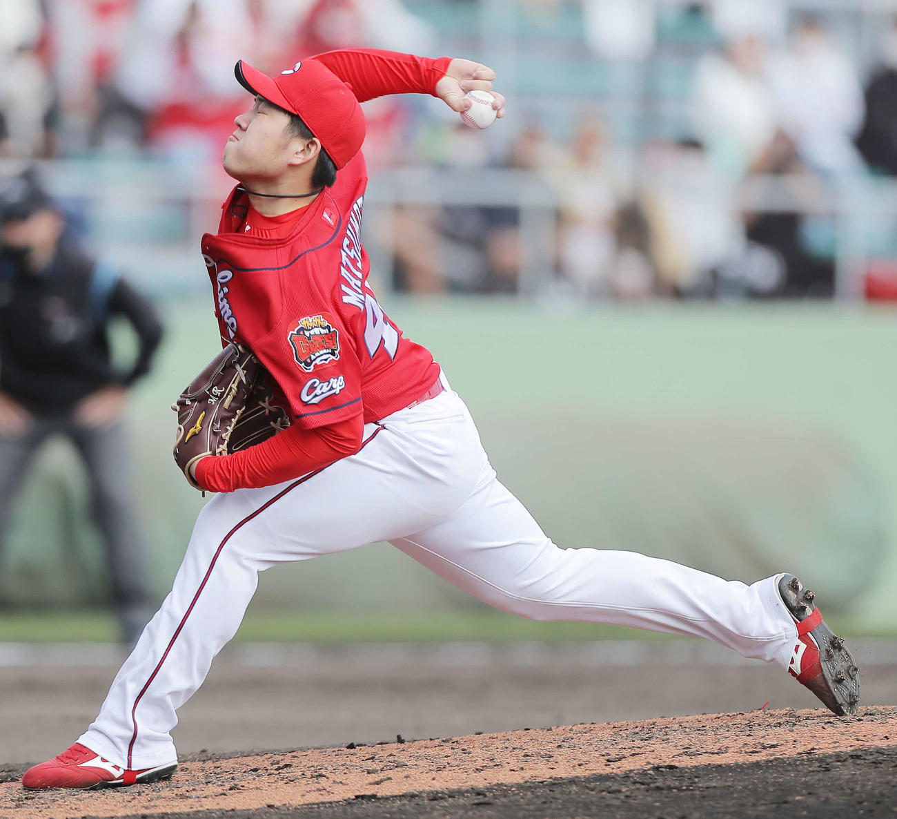 巨人対広島　5回裏、広島3番手で登板する松本（撮影・河田真司）