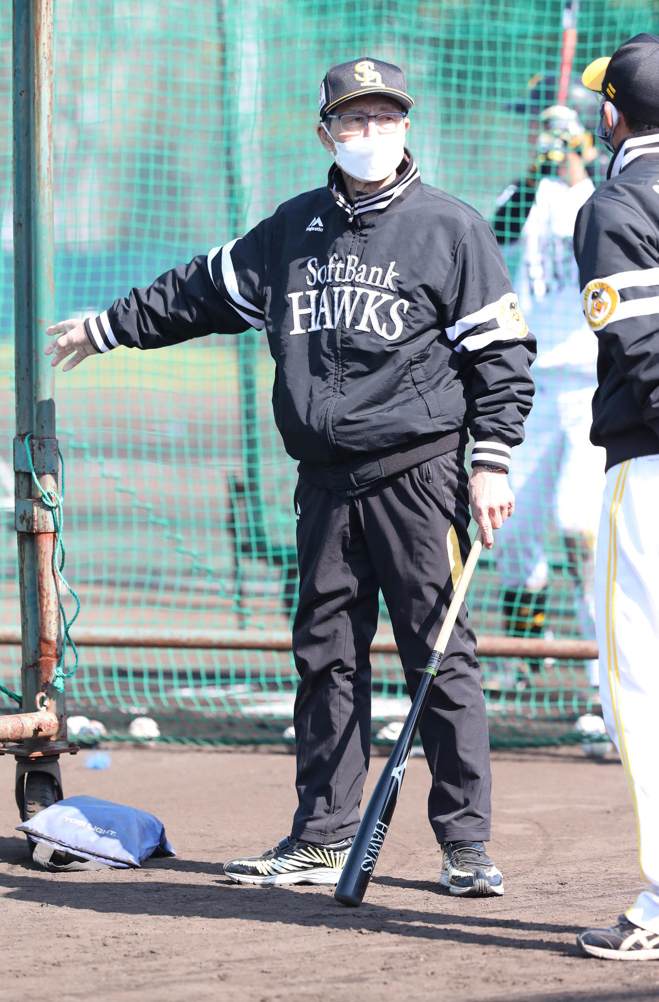 2軍の練習を視察した王貞治球団会長（撮影・梅根麻紀）