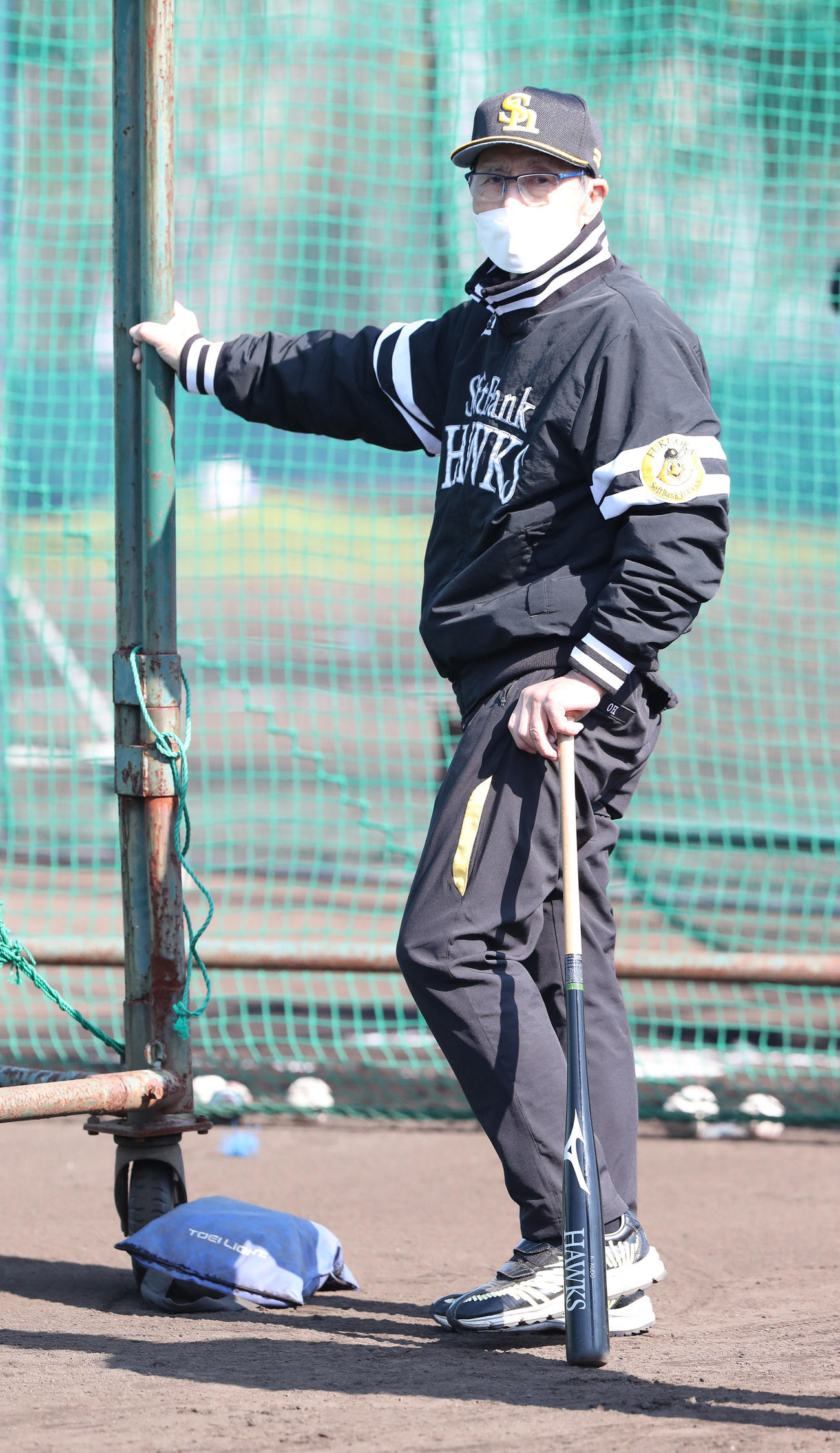 2軍の練習を視察した王球団会長（撮影・梅根麻紀）