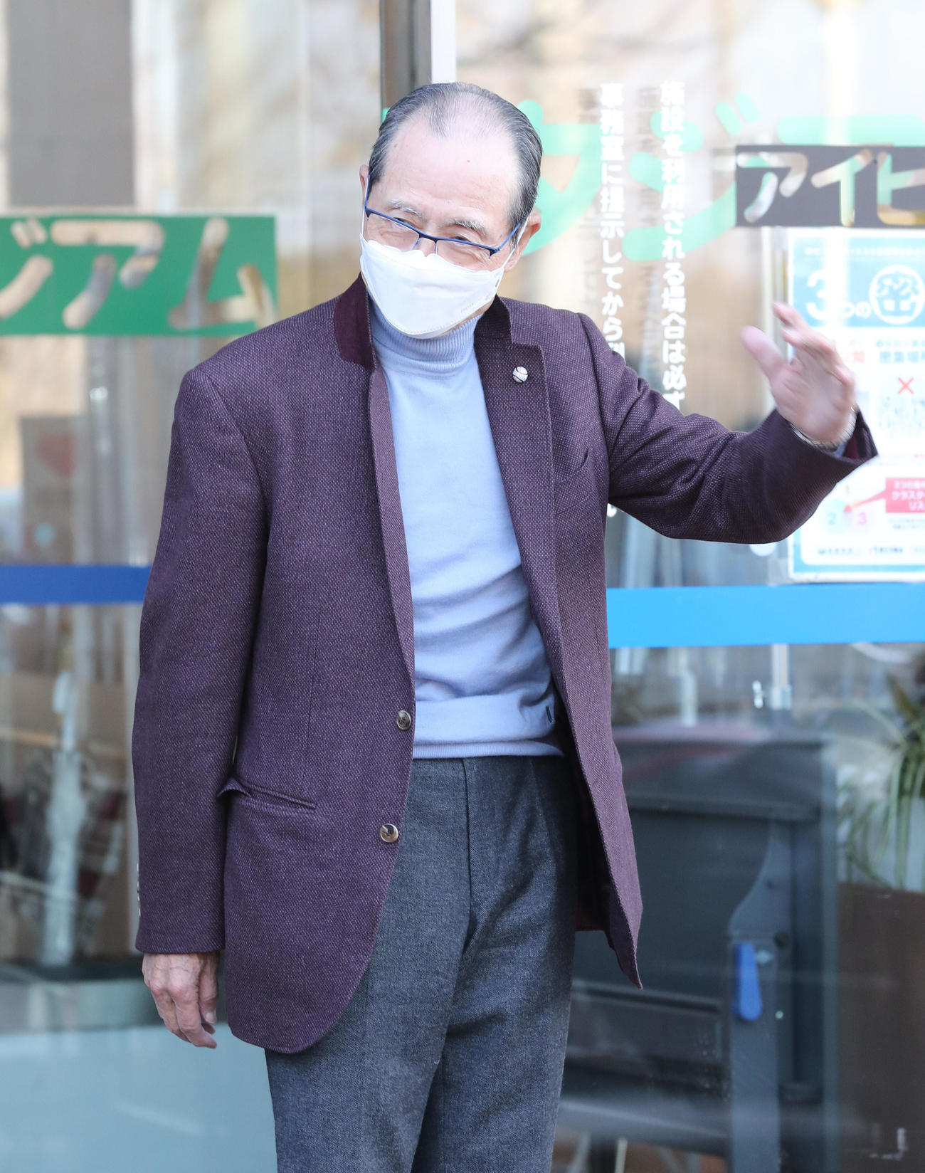 2軍の練習試合視察を終え、引き上げる王貞治球団会長（撮影・梅根麻紀）