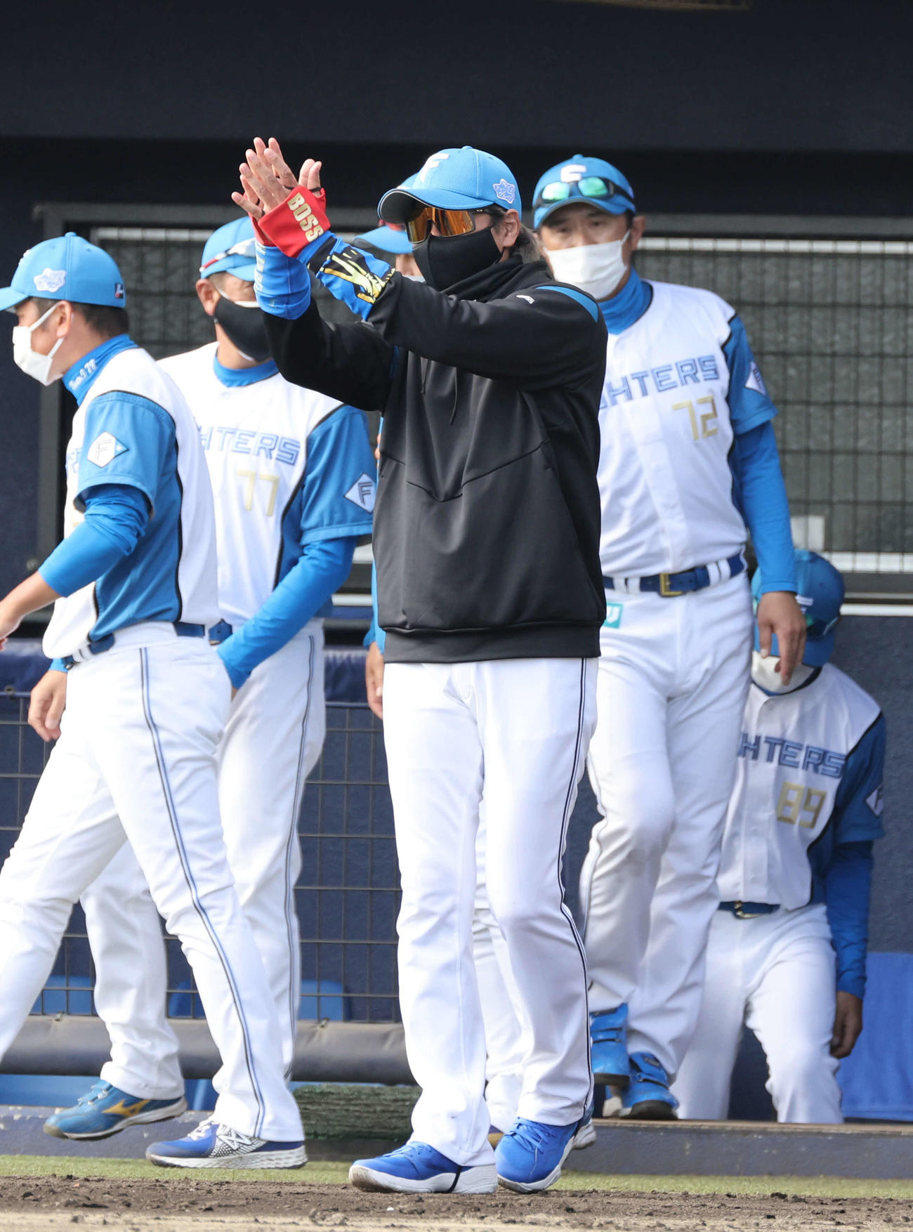 オープン戦日本ハム対広島　広島に勝った新庄監督（撮影・加藤孝規）