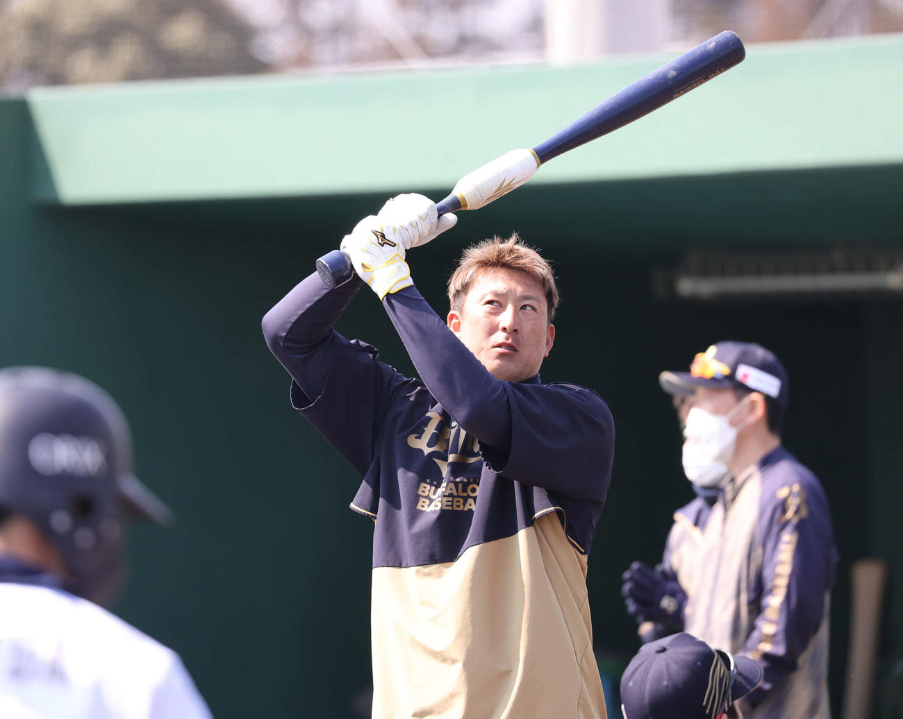 気合いを入れティー打撃に取り組むオリ杉本裕太郎（2022年2月21日撮影）