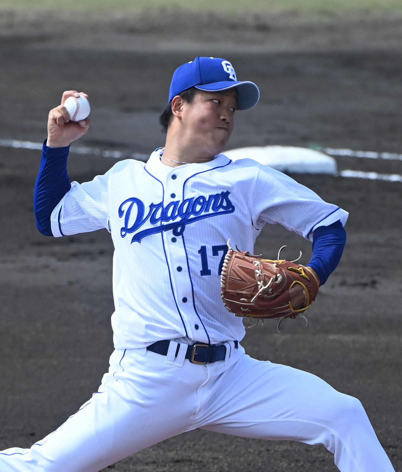 中日対楽天　力投する中日先発の柳（撮影・森本幸一）