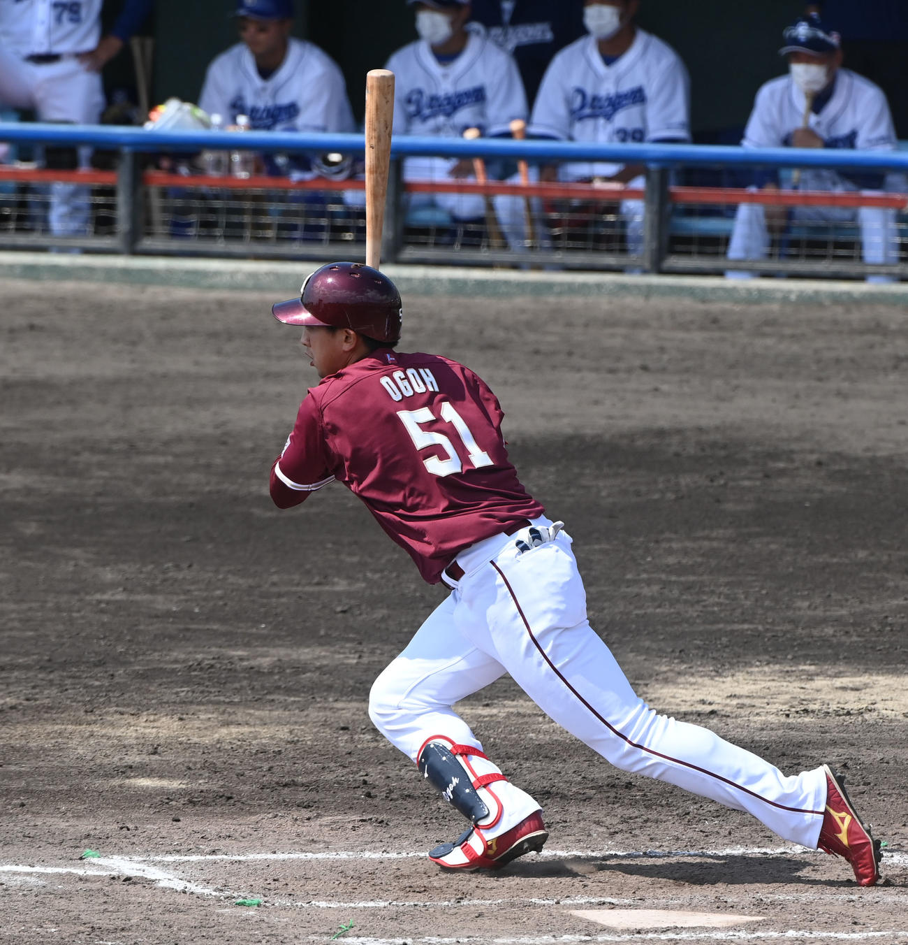 オープン戦中日対楽天　2回表楽天1死三塁、右前適時打を放つ小郷（撮影・森本幸一）