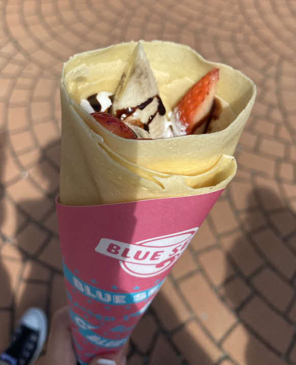 「ブルーシール」のイチゴバナナチョコクレープ