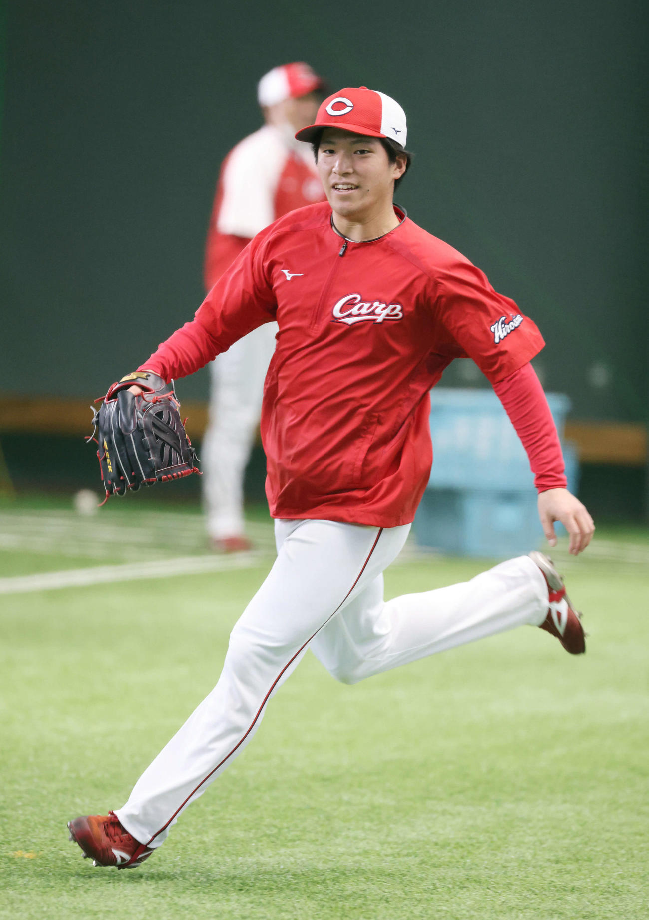 練習する広島ドラフト1位の黒原（撮影・加藤孝規）