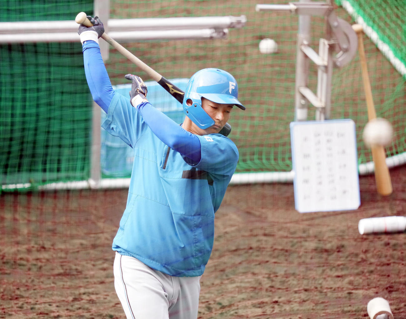 ティー打撃する日本ハム水野達稀（撮影・鈴木みどり）
