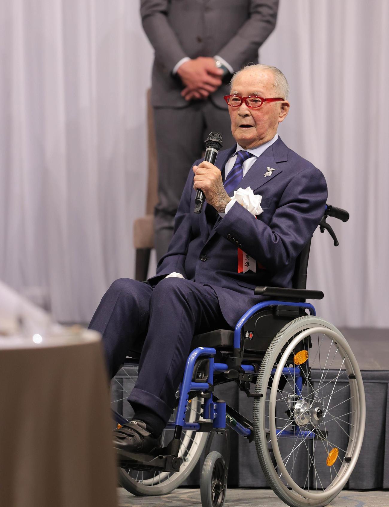 燦燦会の総会で首脳陣を激励する巨人長嶋終身名誉監督（代表撮影）
