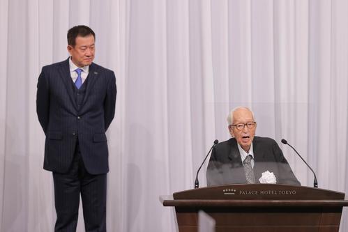 巨人 燦燦会 総会 渡辺恒雄氏が車いすで登壇 今年は優勝できるかと確信しております プロ野球 日刊スポーツ
