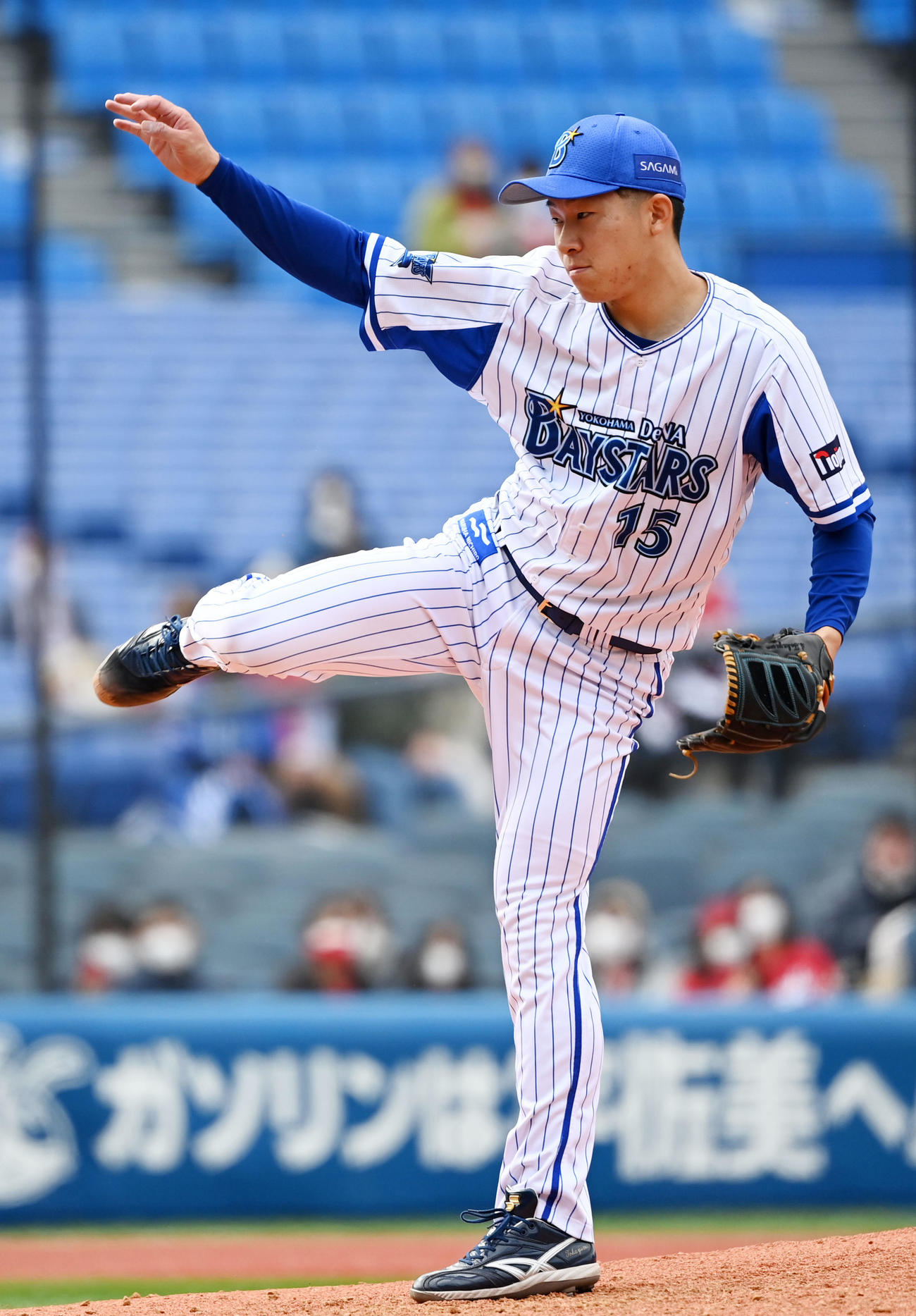 DeNA対広島　6回表から登板したDeNA徳山（撮影・横山健太）
