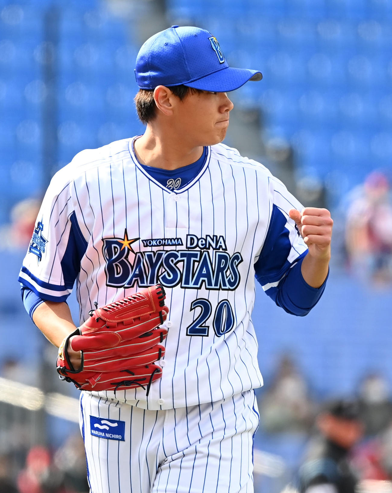 DeNA対広島　3回表を無失点に抑えガッツポーズするDeNA坂本（撮影・横山健太）