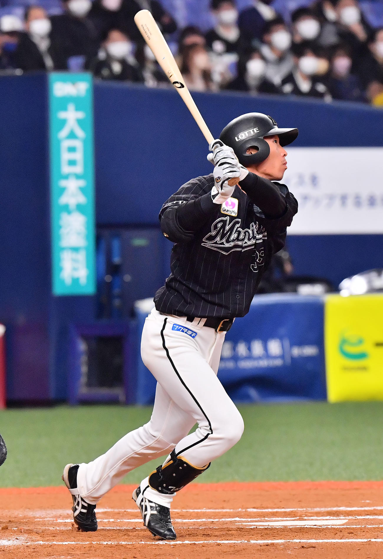 オリックス対ロッテ　6回表ロッテ2死二塁、右越え適時三塁打を放つ高部（撮影・和賀正仁）
