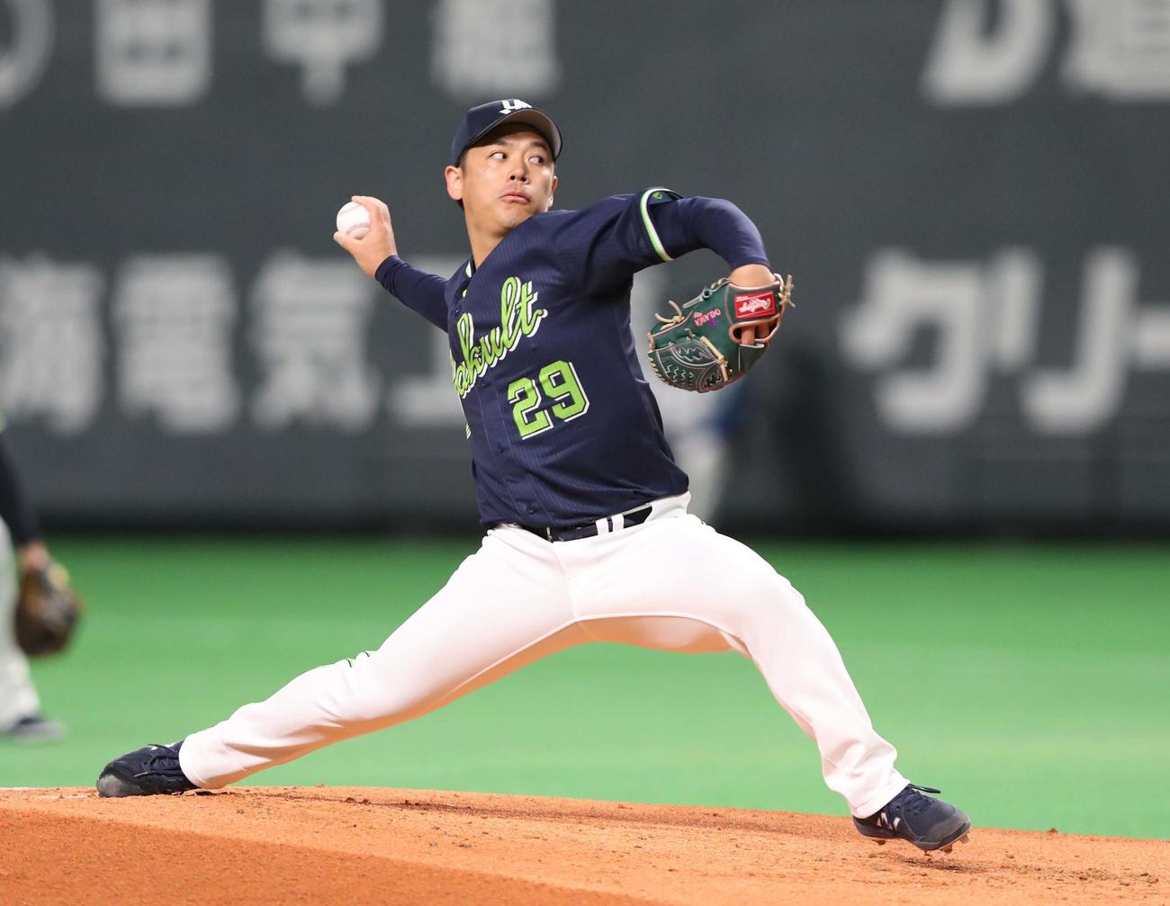 日本ハム対ヤクルト　ヤクルト先発の小川（撮影・黒川智章）