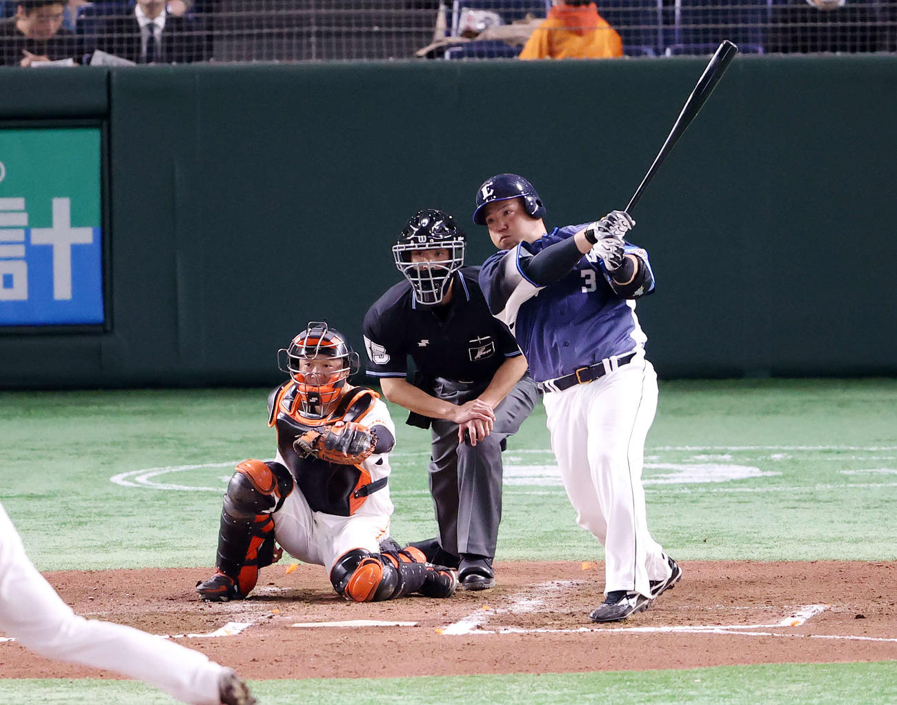 オープン戦　巨人対西武　6回表西武1死二塁、山川は右前適時打を放つ（撮影・鈴木正人）