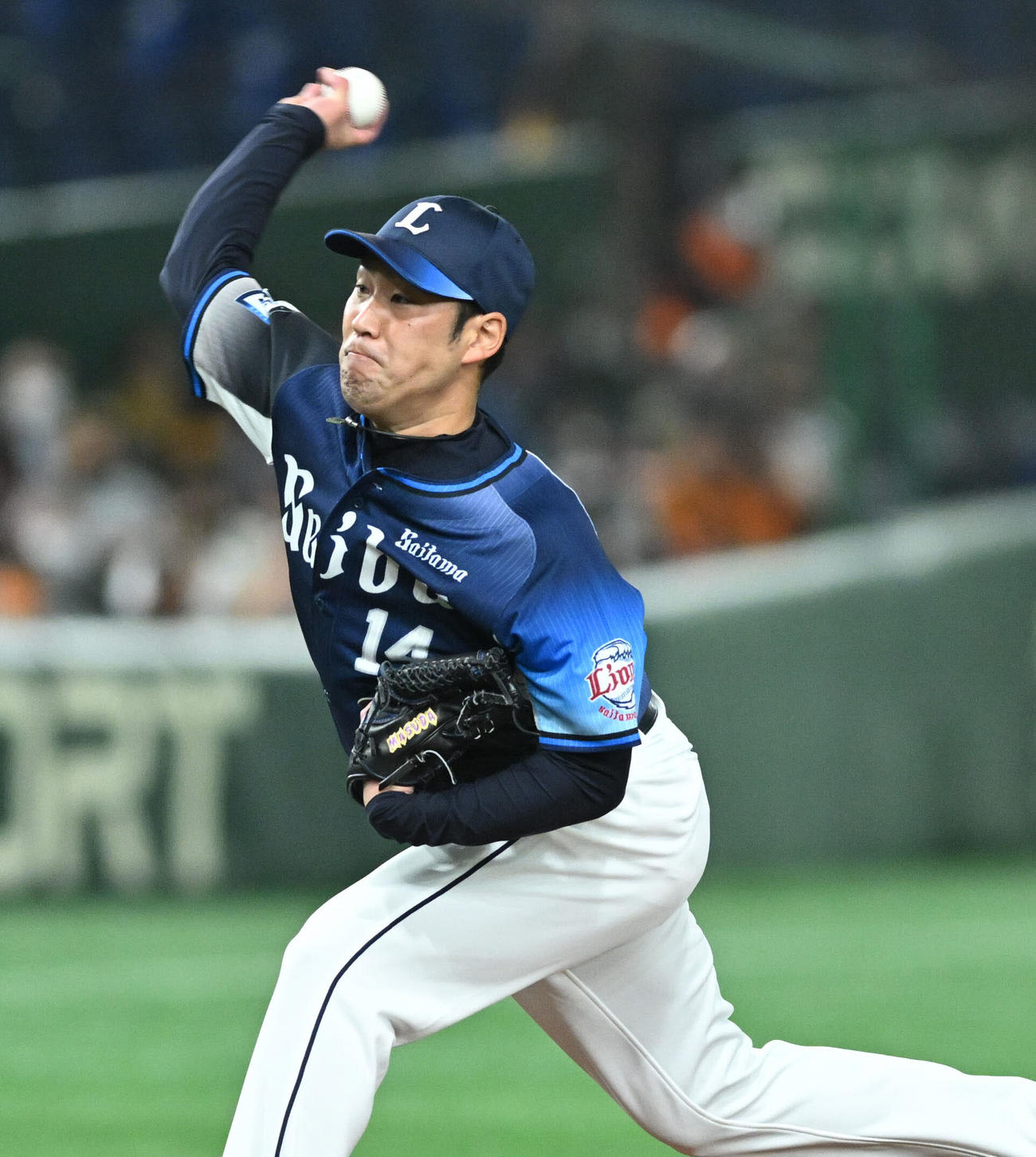 巨人対西武　5回、西武2番手で投球する増田（撮影・滝沢徹郎）