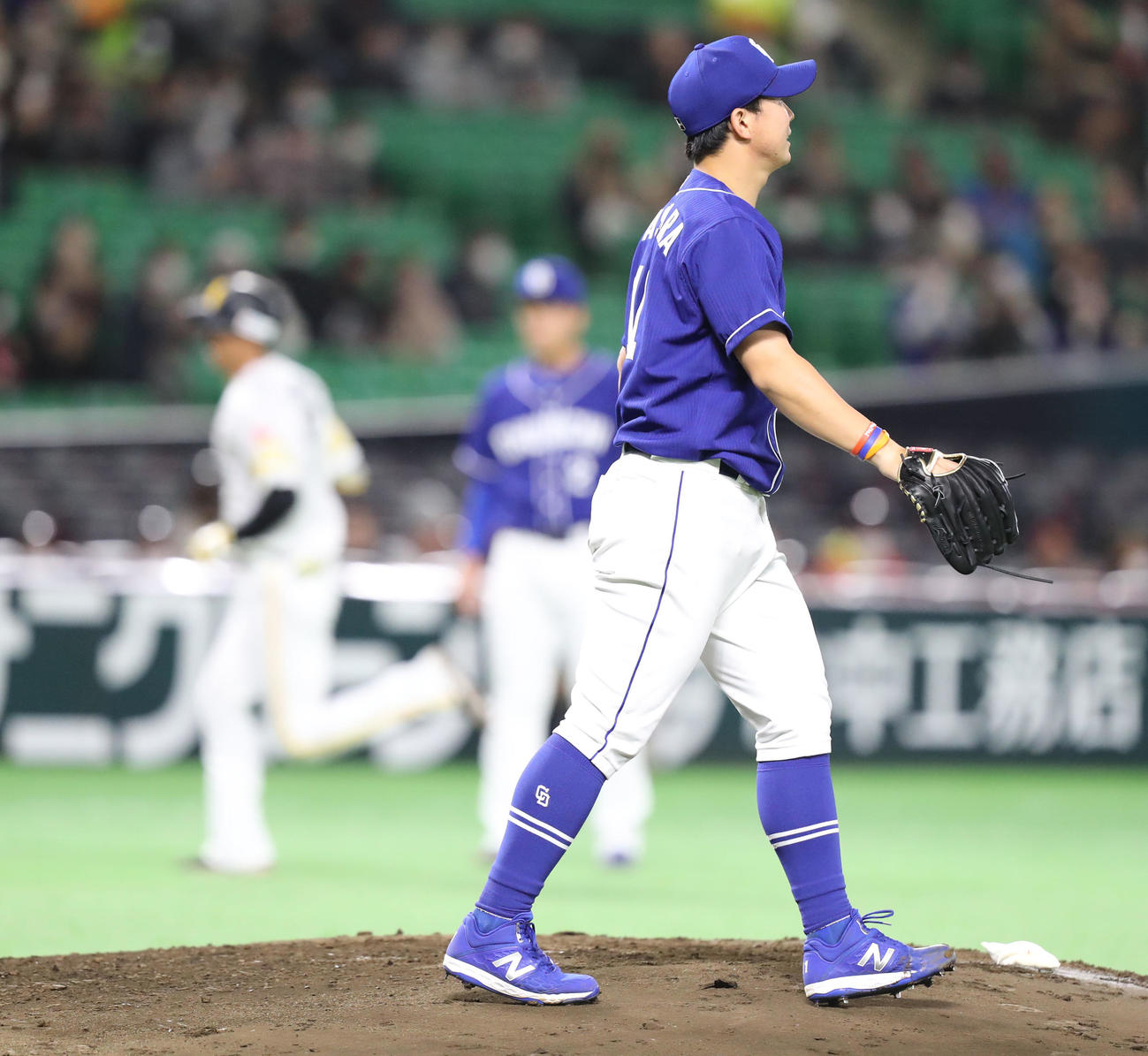 ソフトバンク対中日　3回裏ソフトバンク無死、小笠原は三森に左越え本塁打を浴びる（撮影・屋方直哉）