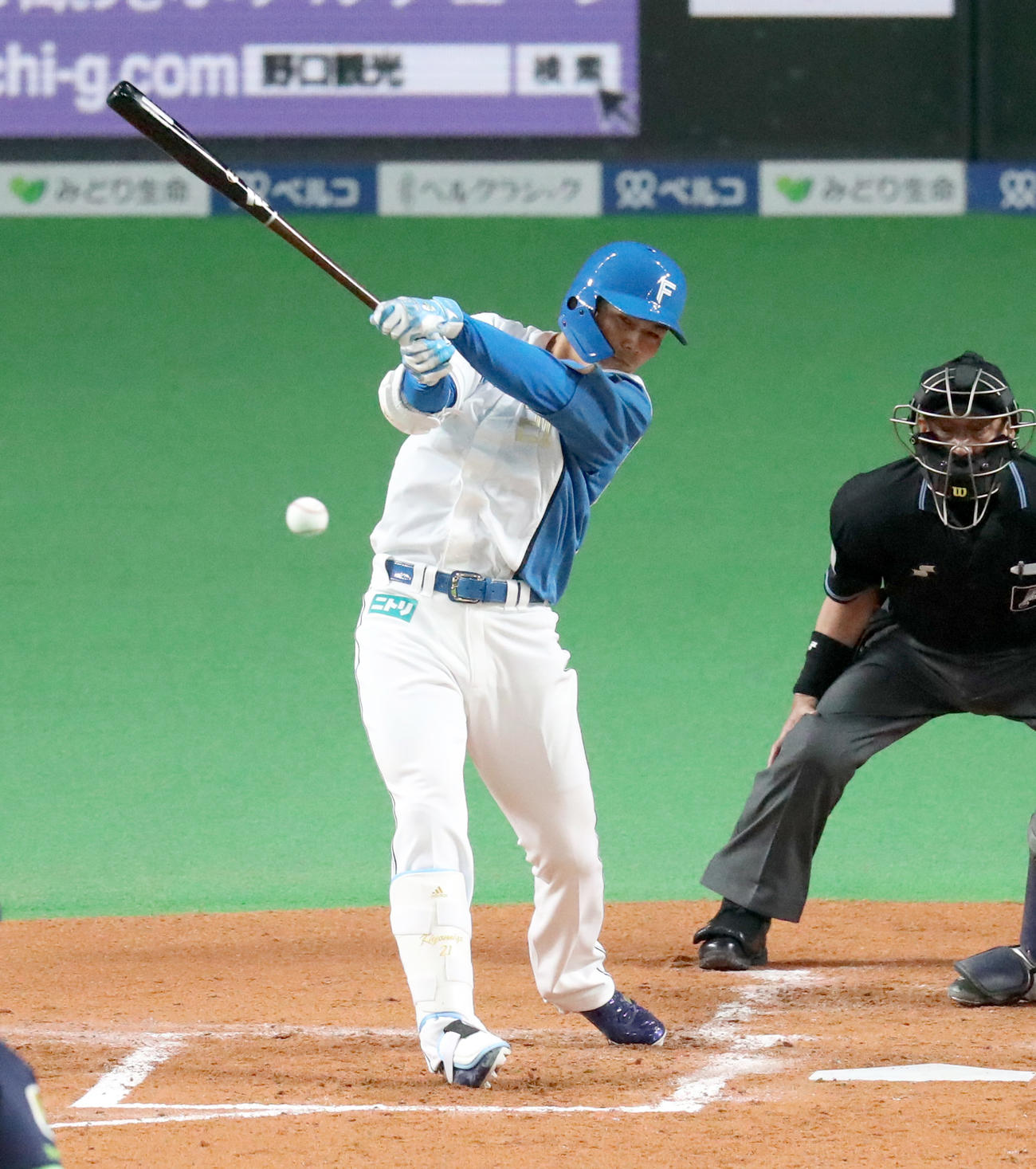 日本ハム対ヤクルト　1回裏日本ハム1死、清宮は中前打を放つ。投手はヤクルト石川（撮影・佐藤翔太）