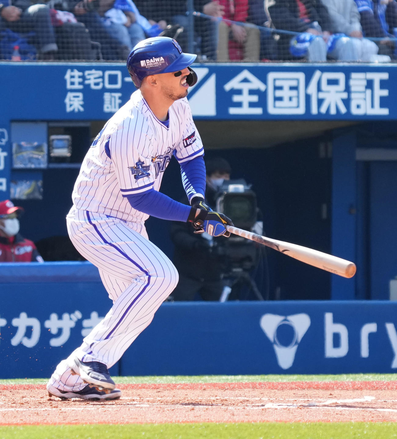 2回裏DeNA1死一、二塁、ソトは先制の2点左適時二塁打を放つ（撮影・小沢裕）