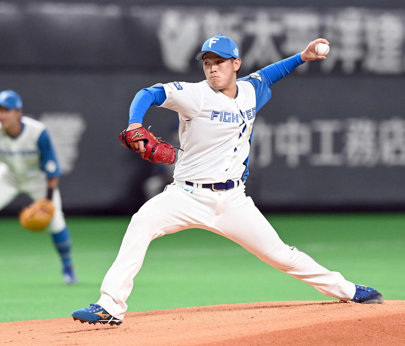 日本ハム対ヤクルト　日本ハムの先発根本（撮影・たえ見朱実）