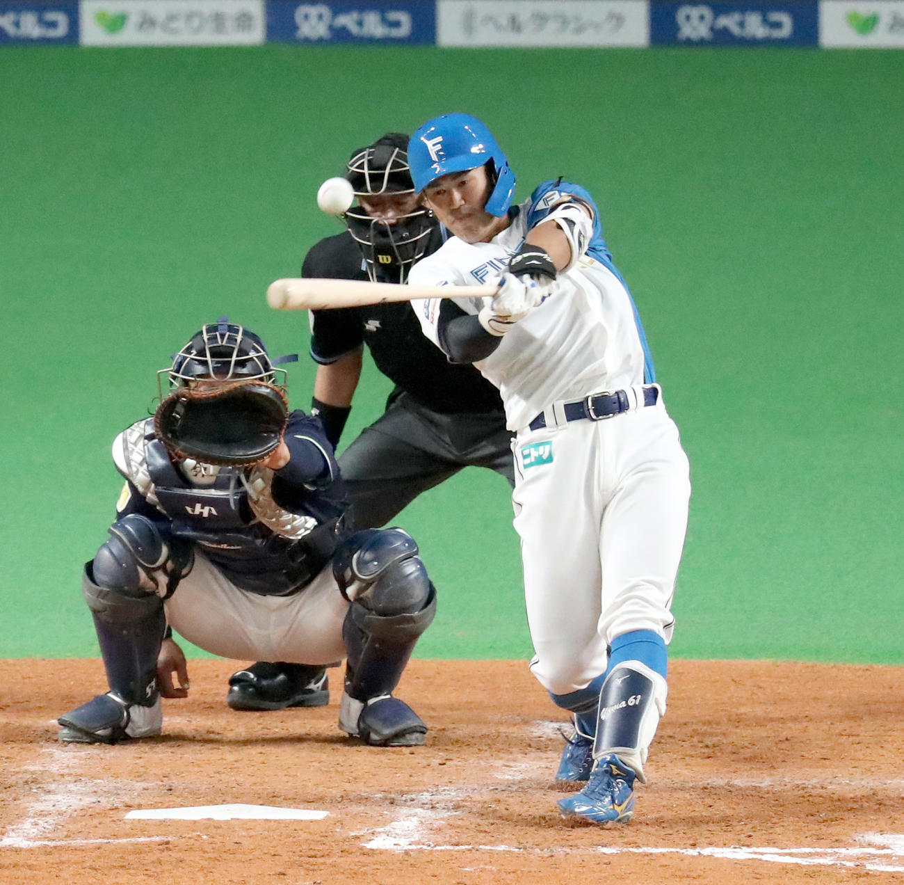 日本ハム対ヤクルト　4回裏日本ハム1死、今川は二塁打を放つ（撮影・佐藤翔太）