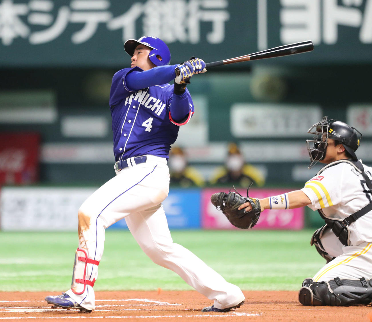 ソフトバンク対中日　6回表中日無死一塁、鵜飼は左中間に2点本塁打を放つ（撮影・梅根麻紀）