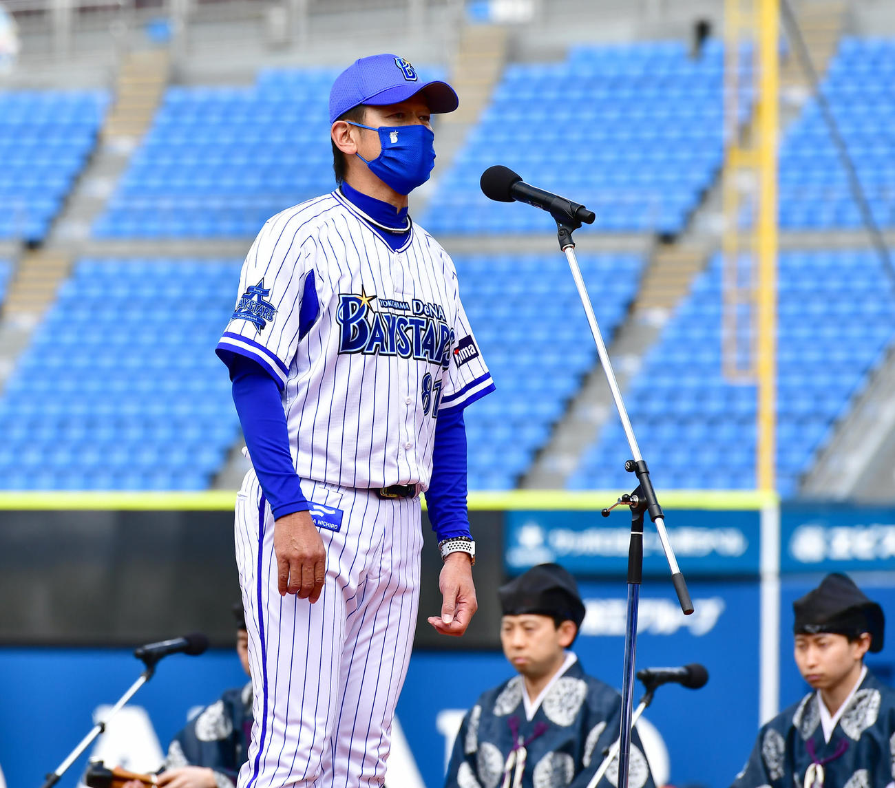 横浜DeNAベイスターズ出陣式＆必勝祈願2022に臨みあいさつする三浦監督（撮影・小沢裕）