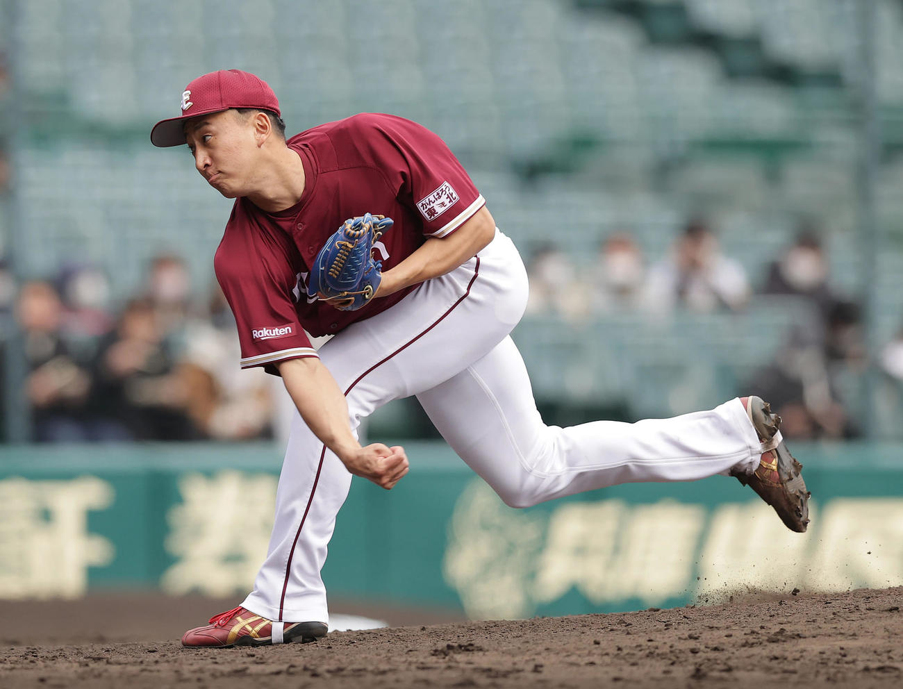 阪神対楽天　6回裏、楽天3番手で登板する高田孝（撮影・前田充）