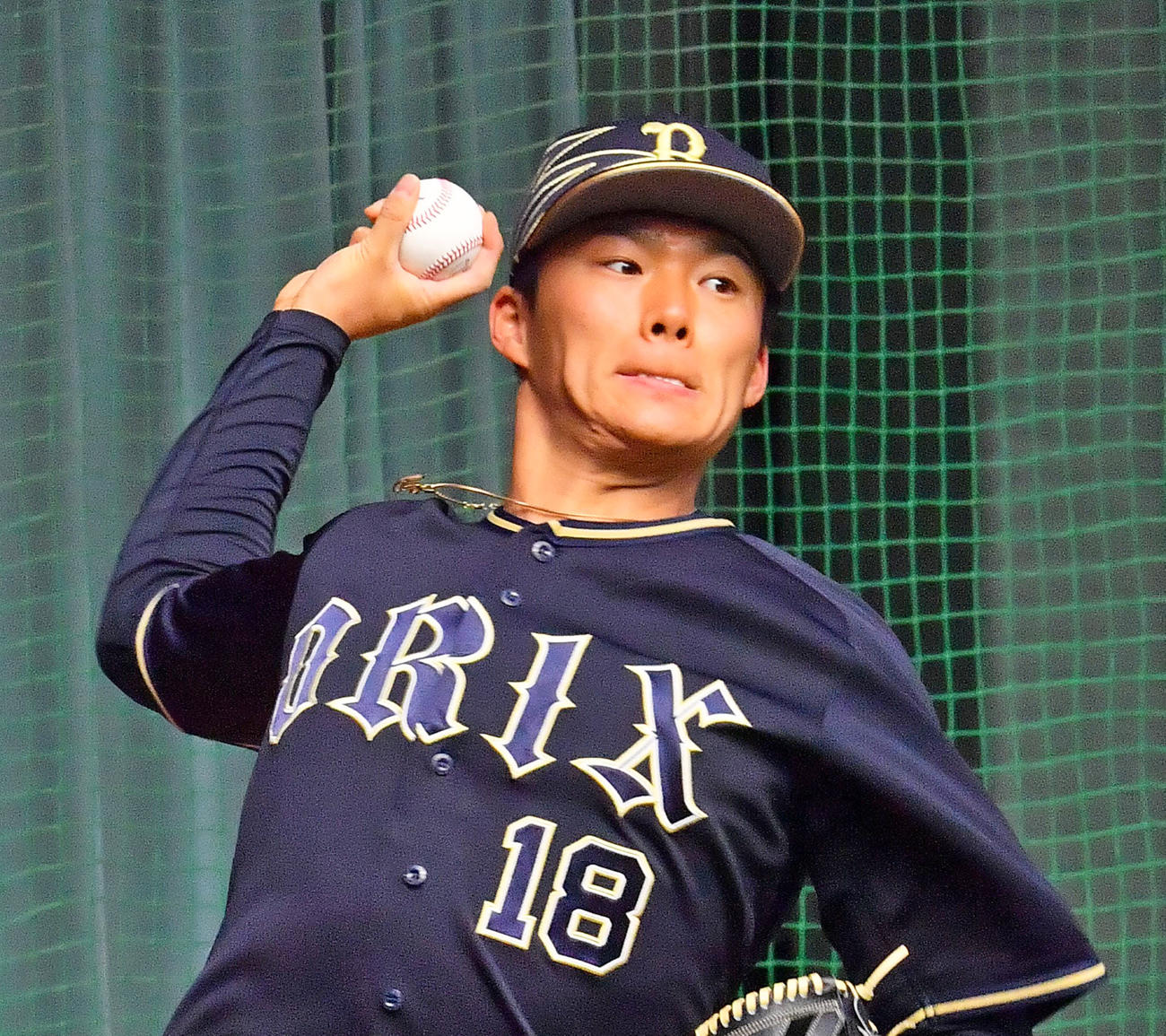ブルペンで調整するオリックス山本（2021年2月17日撮影）