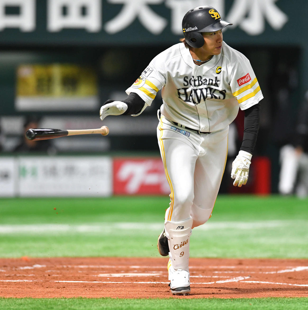 ソフトバンク対ロッテ　1回裏ソフトバンク1死二塁、柳田は右中間へ先制の適時二塁打を放つ（撮影・岩下翔太）
