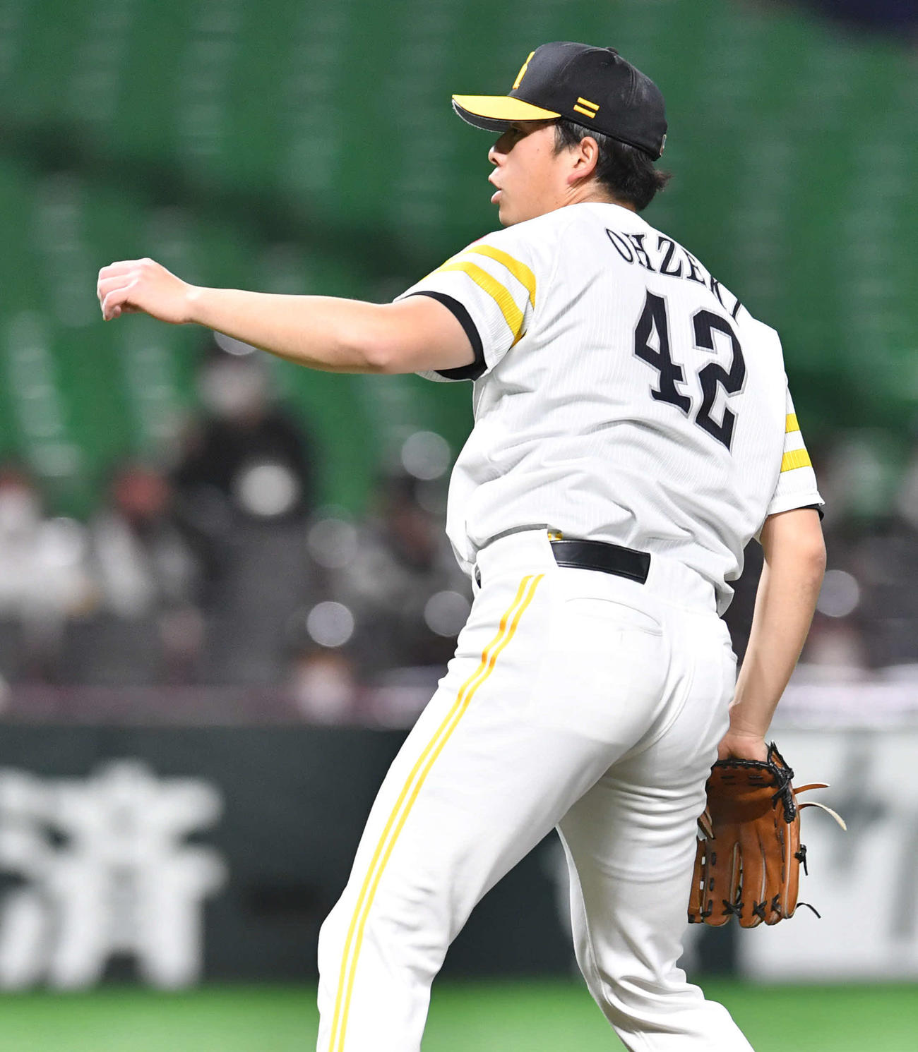 ソフトバンク対ロッテ　1回表ロッテ2死、中村奨を三振に抑える大関（撮影・岩下翔太）